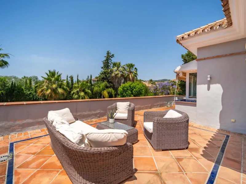 A very good opportunity to own a superb family home in Nueva Andalucia.