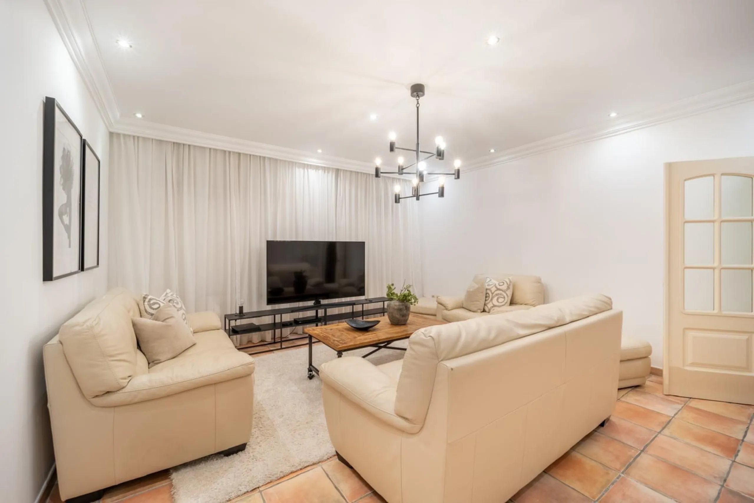 A very good opportunity to own a superb family home in Nueva Andalucia.