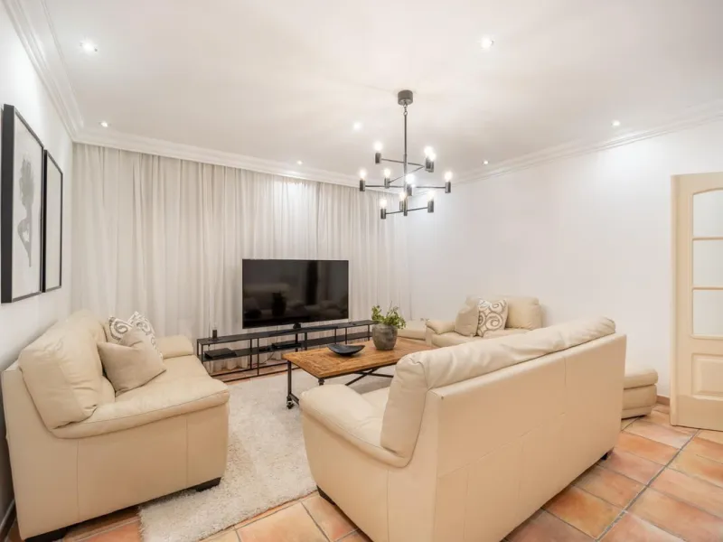 A very good opportunity to own a superb family home in Nueva Andalucia.