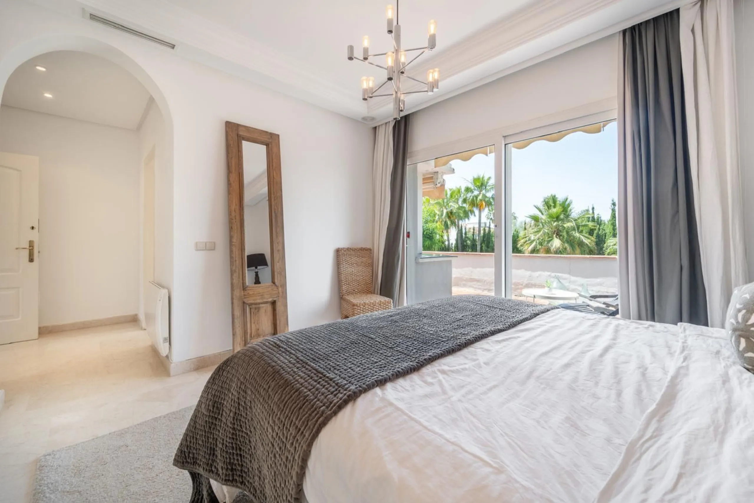 A very good opportunity to own a superb family home in Nueva Andalucia.