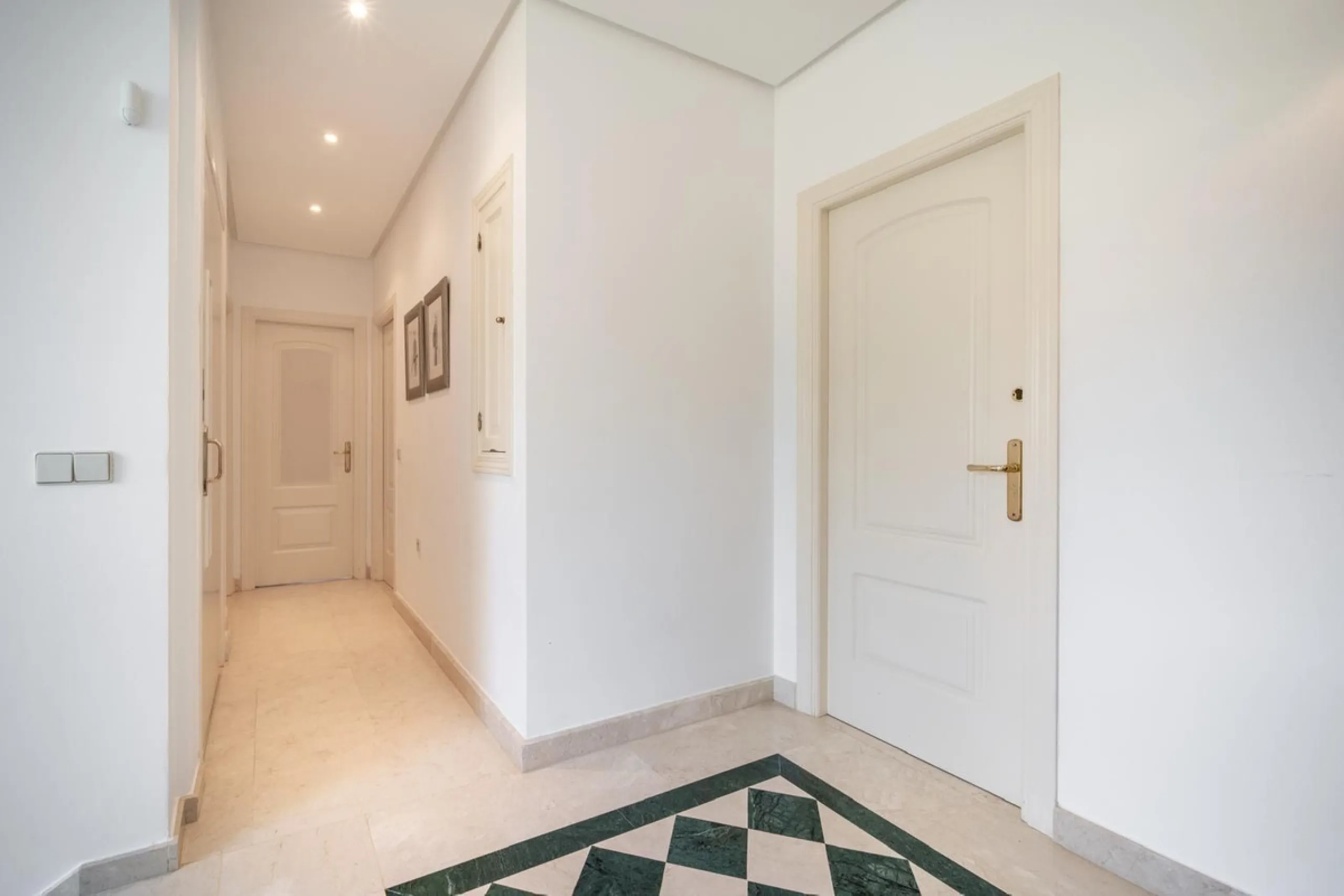 A very good opportunity to own a superb family home in Nueva Andalucia.