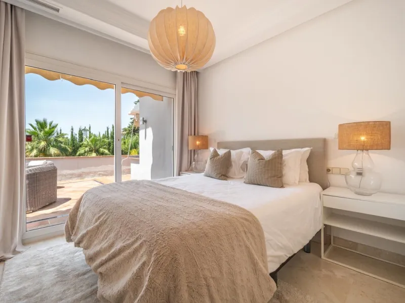 A very good opportunity to own a superb family home in Nueva Andalucia.