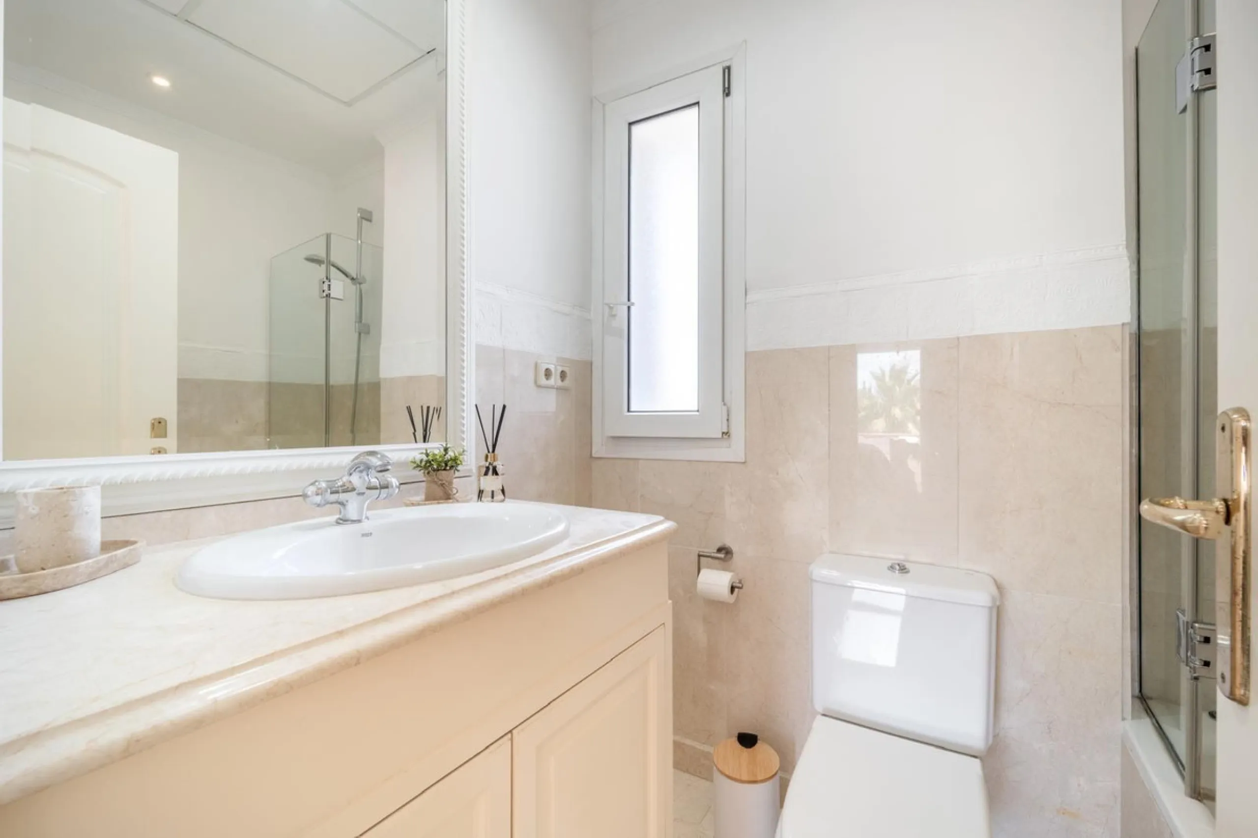 A very good opportunity to own a superb family home in Nueva Andalucia.