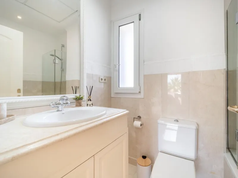 A very good opportunity to own a superb family home in Nueva Andalucia.