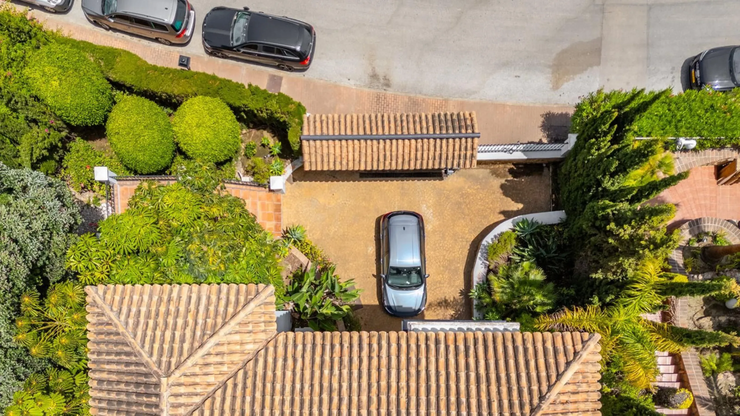 A very good opportunity to own a superb family home in Nueva Andalucia.