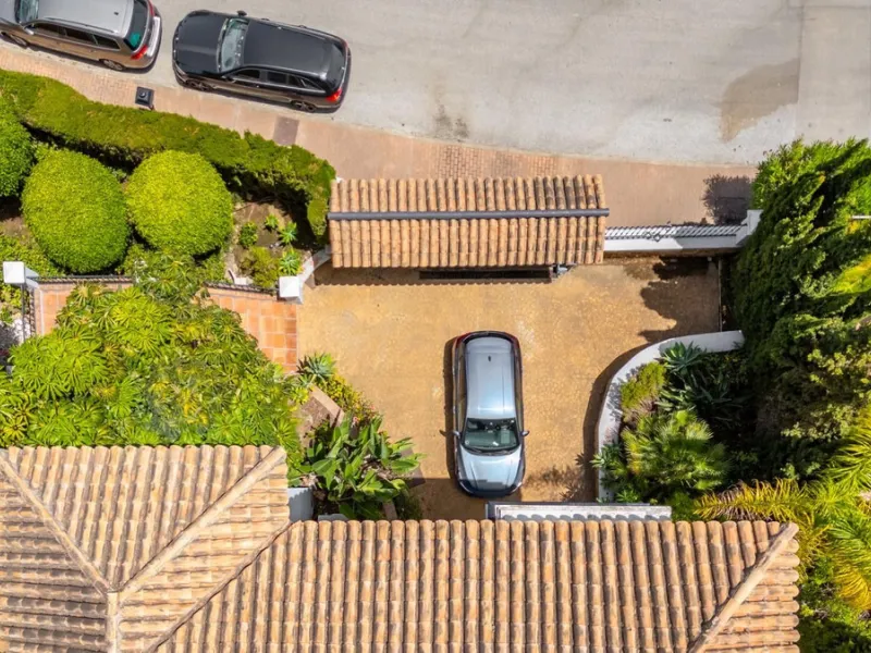 A very good opportunity to own a superb family home in Nueva Andalucia.