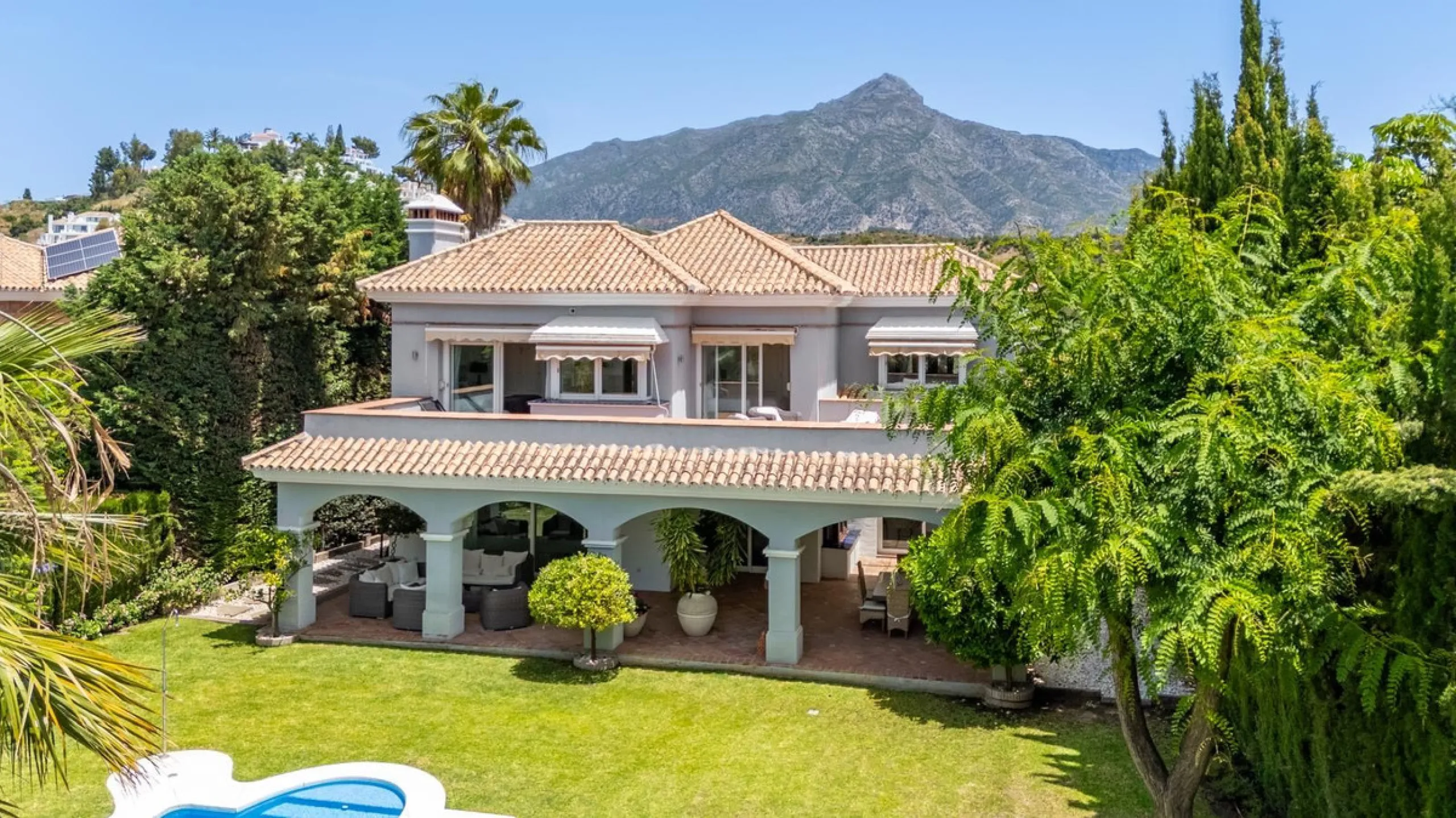 A very good opportunity to own a superb family home in Nueva Andalucia.