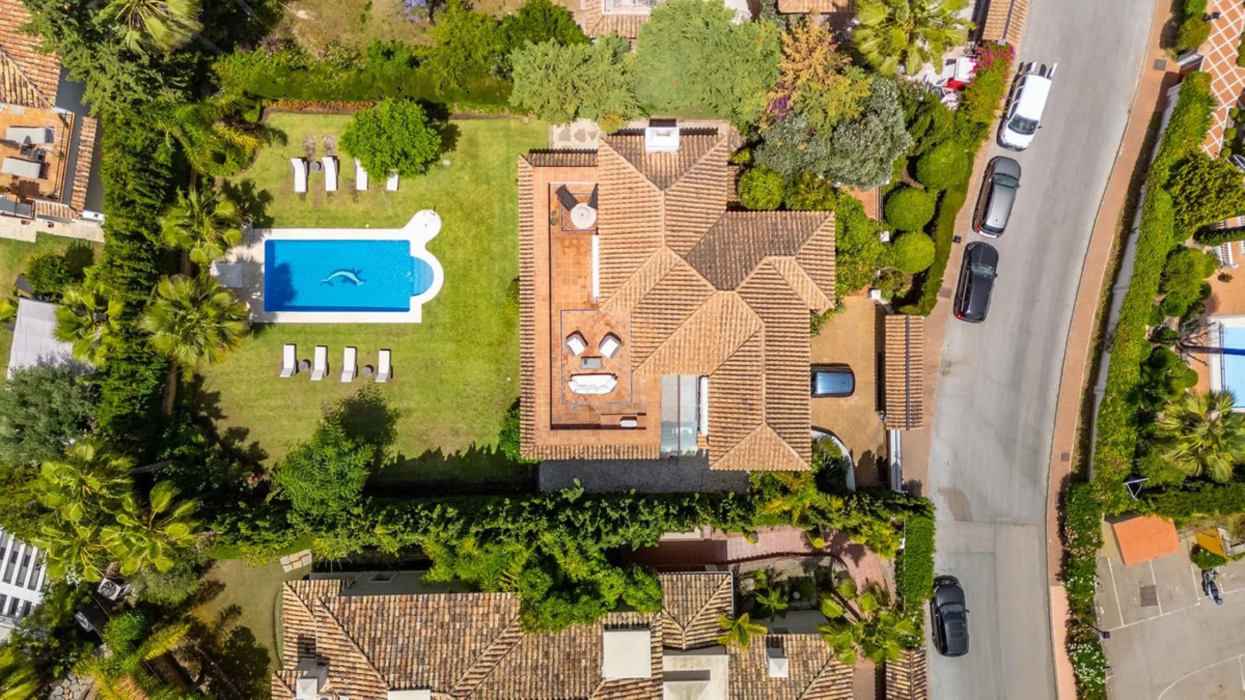 A very good opportunity to own a superb family home in Nueva Andalucia.