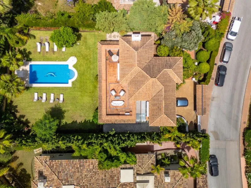 A very good opportunity to own a superb family home in Nueva Andalucia.