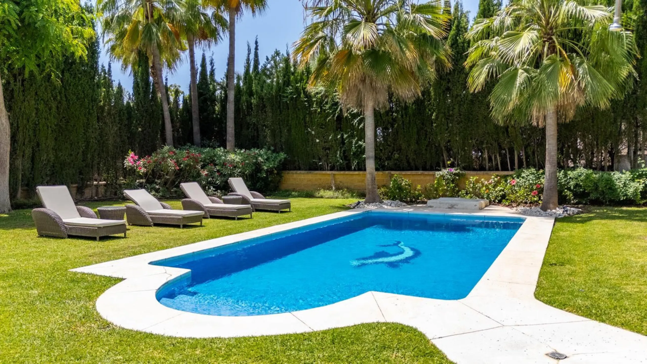 A very good opportunity to own a superb family home in Nueva Andalucia.