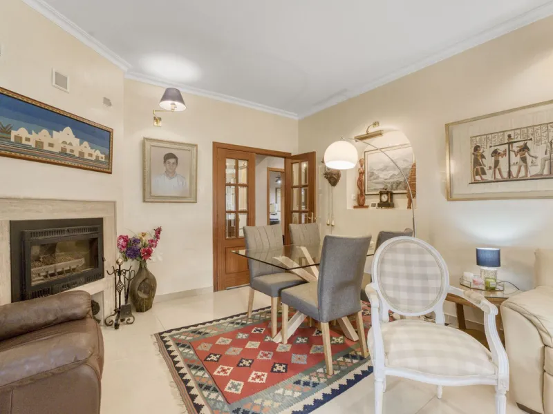 Diese beeindruckende Villa mit Aussicht – der ideale Rückzugsort für Ihre Familie