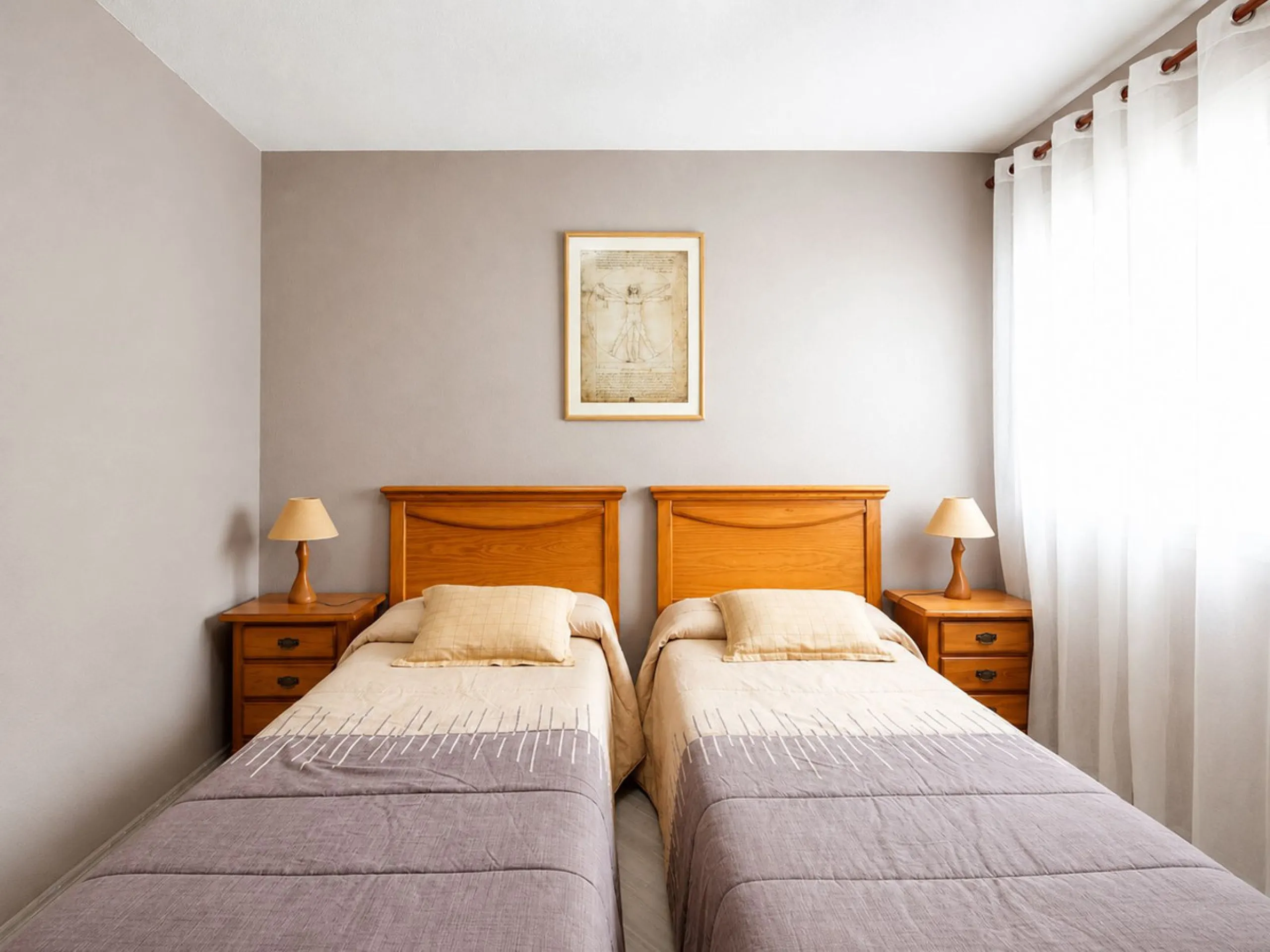 Bright family apartment with sea views with 3 bedrooms, 2 bathrooms, terrace, and communal pool.