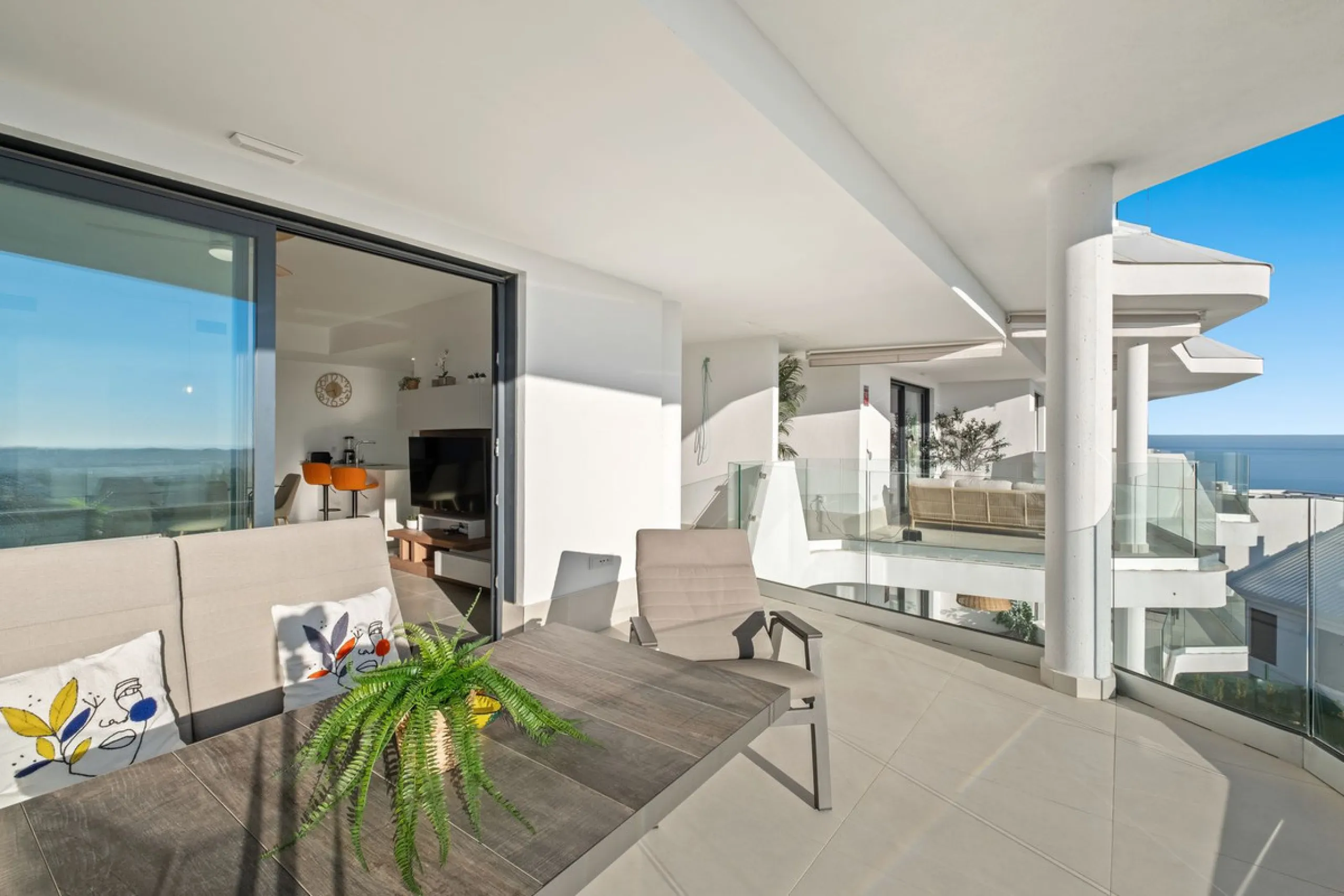Apartment - Top Floor Apartment в продаже в Fuengirola, Málaga. В доме 3 спален и 2 ванных комнат. Площадь дома 92 м²