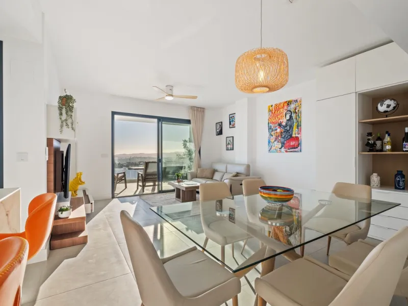 Apartment - Top Floor Apartment в продаже в Fuengirola, Málaga. В доме 3 спален и 2 ванных комнат. Площадь дома 92 м²