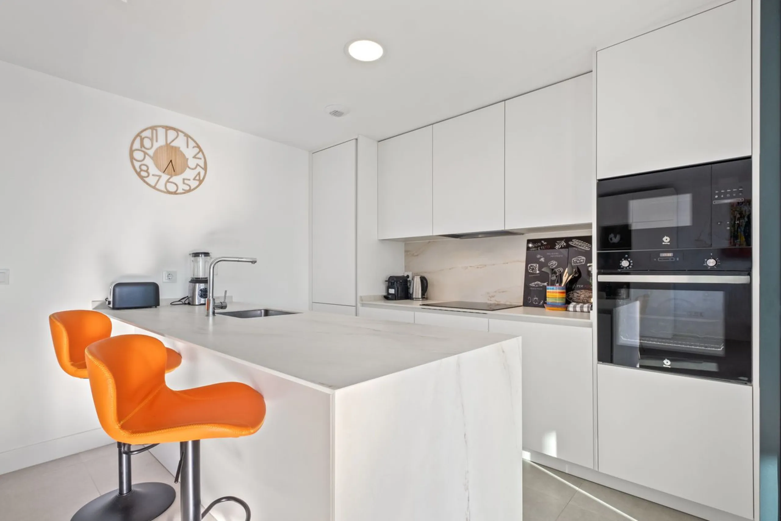 Apartment - Top Floor Apartment в продаже в Fuengirola, Málaga. В доме 3 спален и 2 ванных комнат. Площадь дома 92 м²