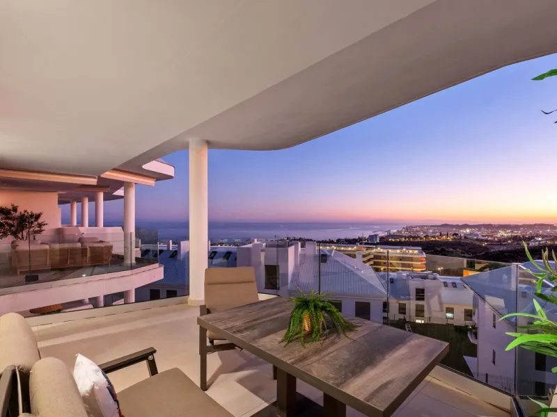 Apartment - Top Floor Apartment в продаже в Fuengirola, Málaga. В доме 3 спален и 2 ванных комнат. Площадь дома 92 м²