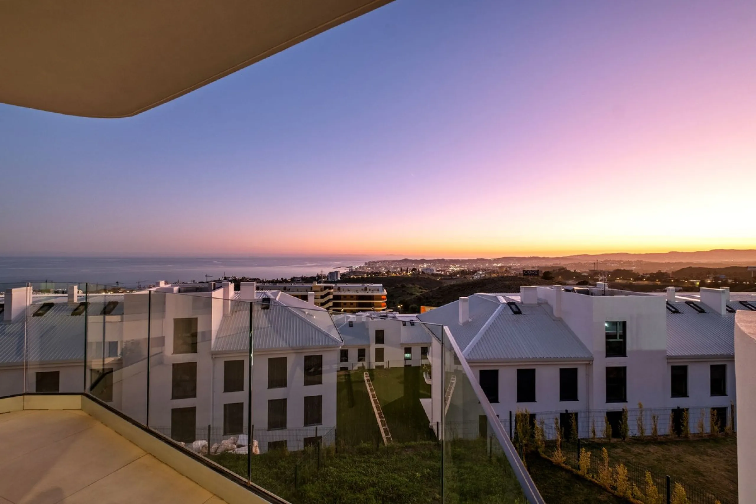 Apartment - Top Floor Apartment в продаже в Fuengirola, Málaga. В доме 3 спален и 2 ванных комнат. Площадь дома 92 м²
