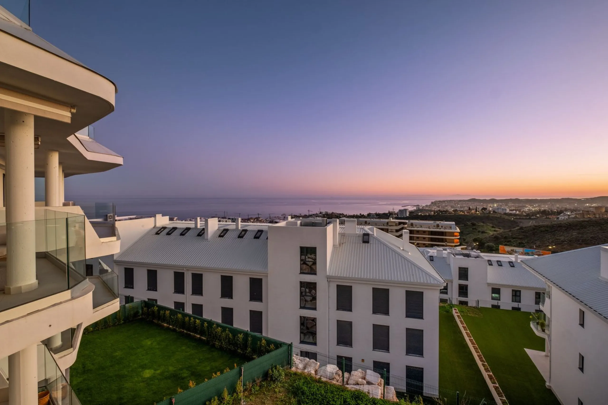 Apartment - Top Floor Apartment в продаже в Fuengirola, Málaga. В доме 3 спален и 2 ванных комнат. Площадь дома 92 м²
