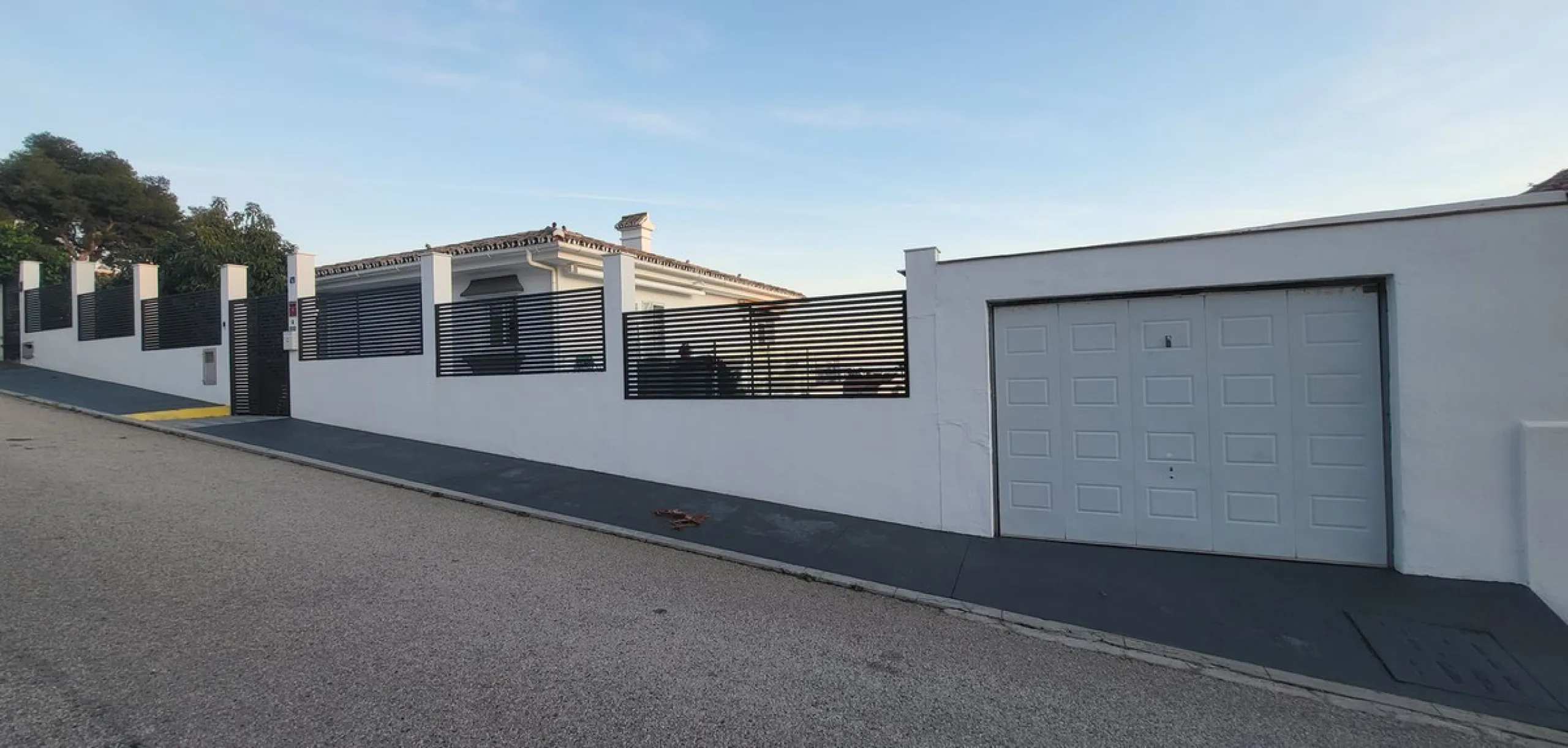 SUPERB VILLA SITUATED IN LOWER RIVIERA THAT ENJOYS THE MOST SPECTACULAR SEA VIEWS!