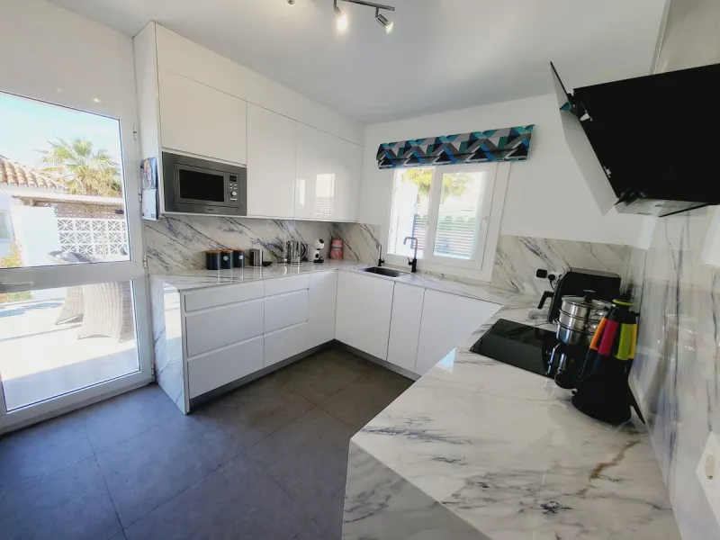 SUPERB VILLA SITUATED IN LOWER RIVIERA THAT ENJOYS THE MOST SPECTACULAR SEA VIEWS!