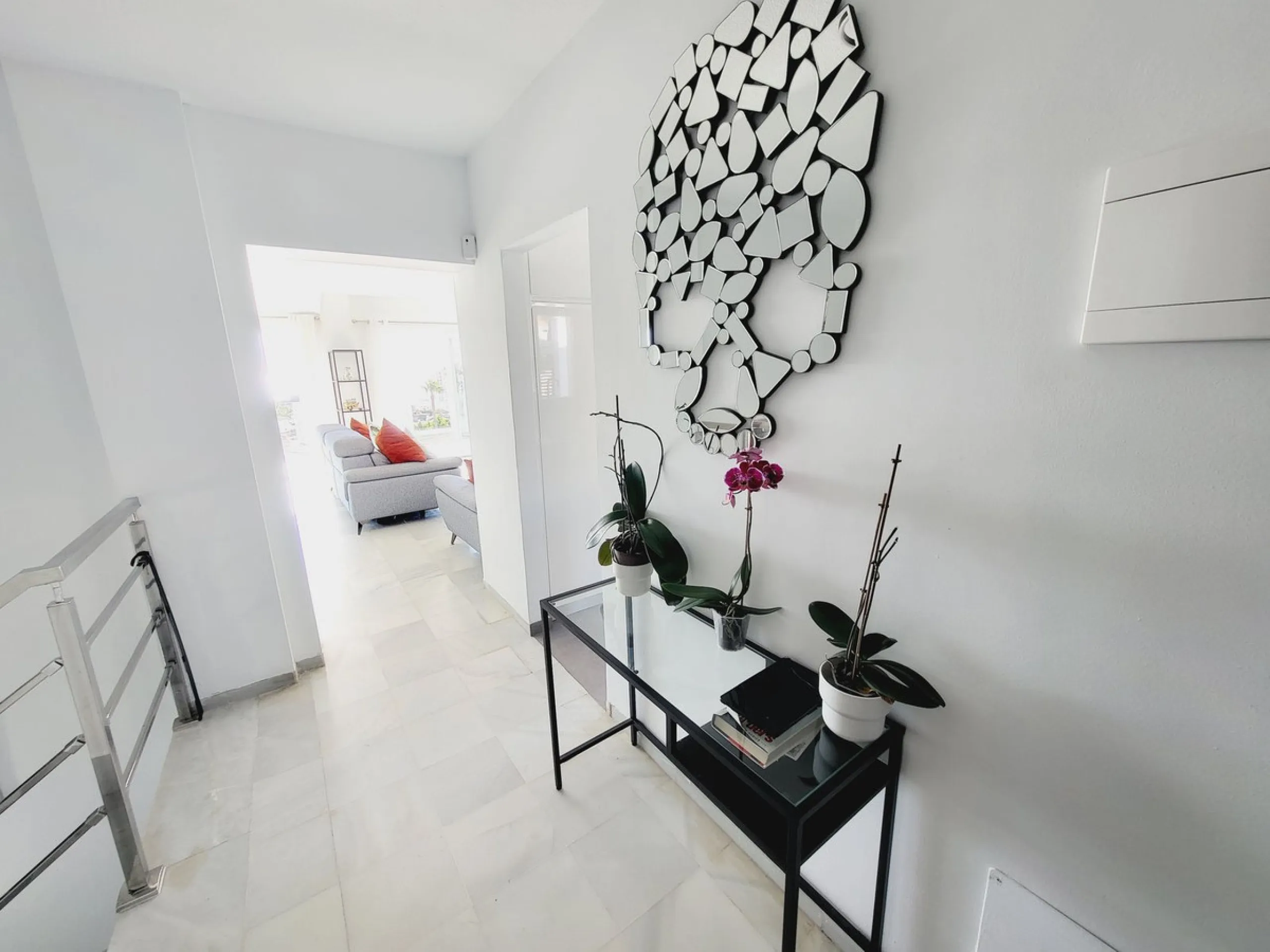 SUPERB VILLA SITUATED IN LOWER RIVIERA THAT ENJOYS THE MOST SPECTACULAR SEA VIEWS!