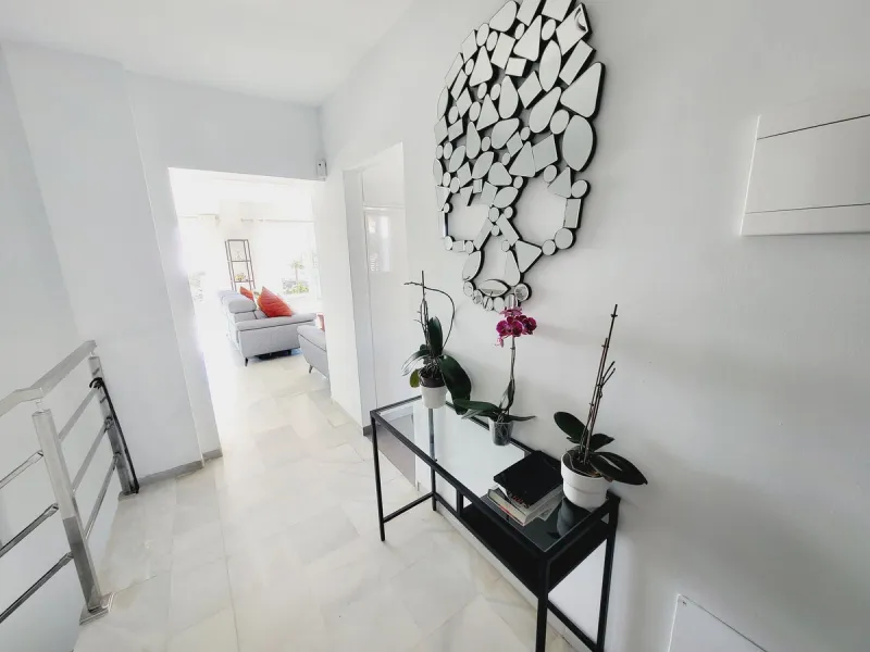 SUPERB VILLA SITUATED IN LOWER RIVIERA THAT ENJOYS THE MOST SPECTACULAR SEA VIEWS!