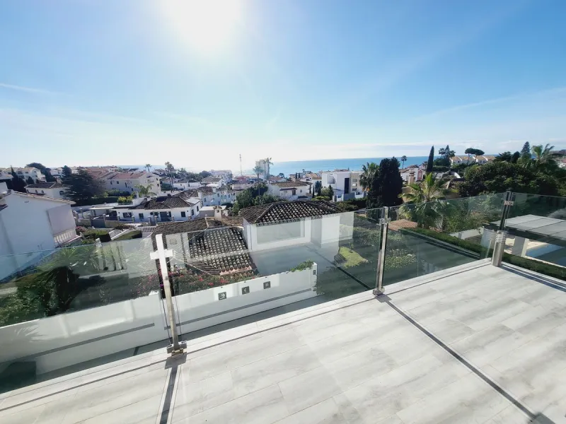 SUPERB VILLA SITUATED IN LOWER RIVIERA THAT ENJOYS THE MOST SPECTACULAR SEA VIEWS!