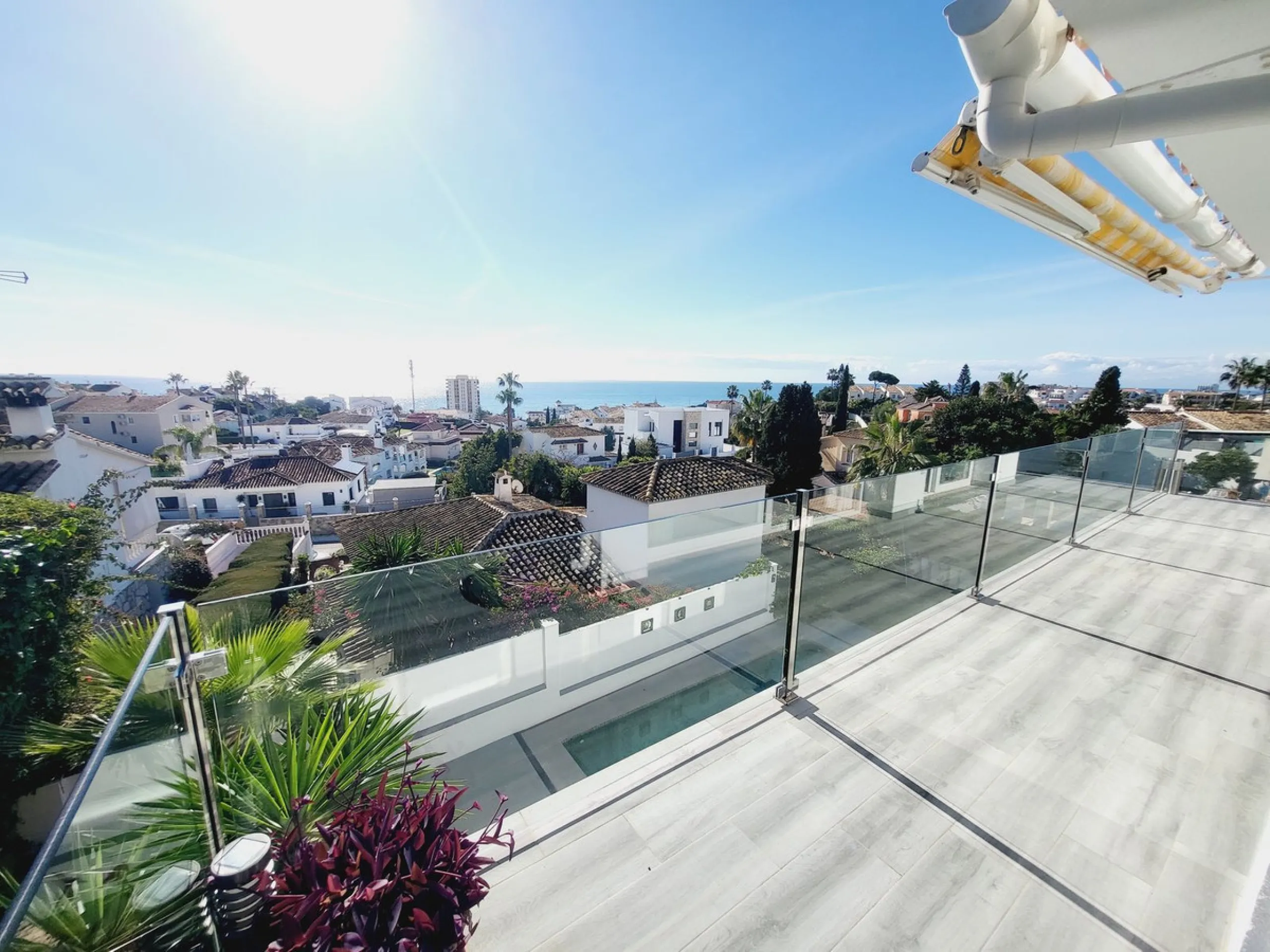 SUPERB VILLA SITUATED IN LOWER RIVIERA THAT ENJOYS THE MOST SPECTACULAR SEA VIEWS!