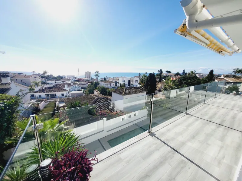 SUPERB VILLA SITUATED IN LOWER RIVIERA THAT ENJOYS THE MOST SPECTACULAR SEA VIEWS!