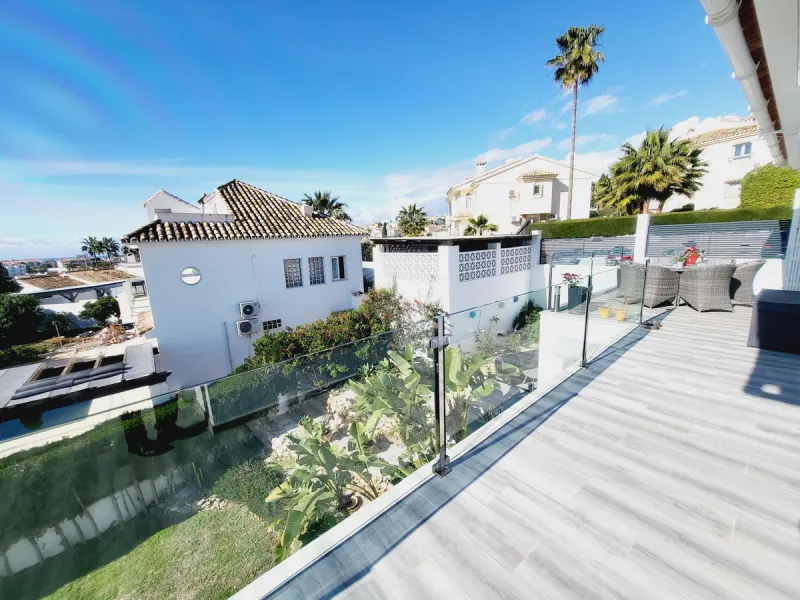 SUPERB VILLA SITUATED IN LOWER RIVIERA THAT ENJOYS THE MOST SPECTACULAR SEA VIEWS!
