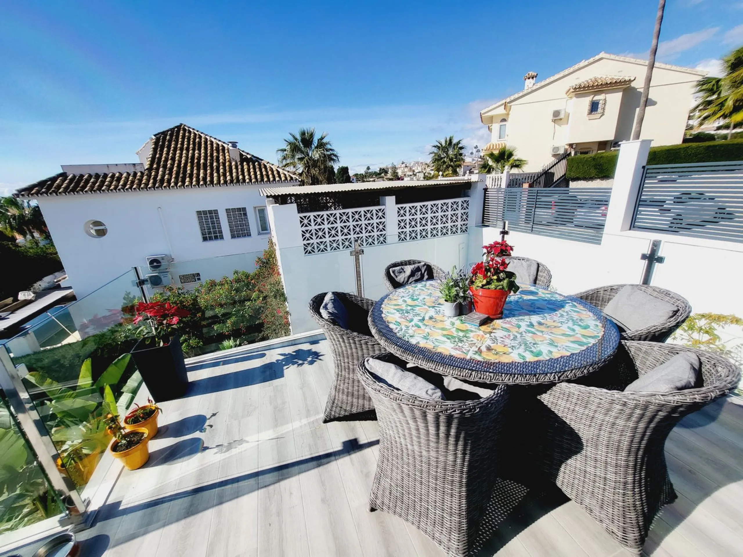 SUPERB VILLA SITUATED IN LOWER RIVIERA THAT ENJOYS THE MOST SPECTACULAR SEA VIEWS!