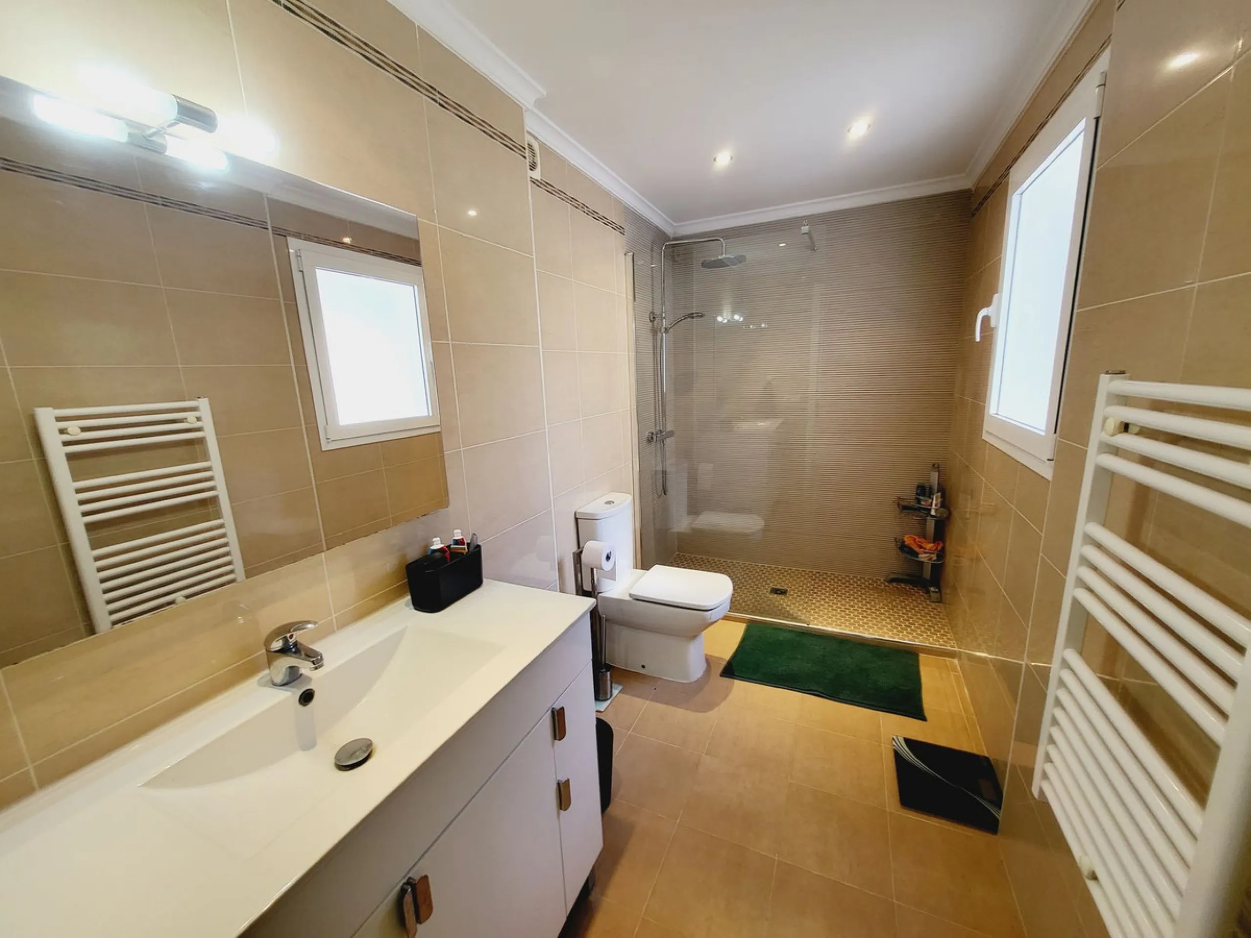 SUPERB VILLA SITUATED IN LOWER RIVIERA THAT ENJOYS THE MOST SPECTACULAR SEA VIEWS!