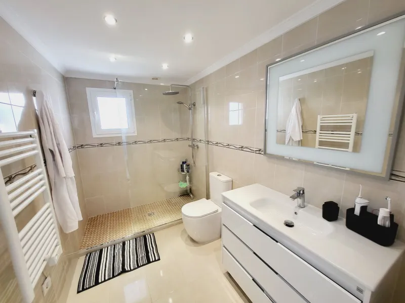 SUPERB VILLA SITUATED IN LOWER RIVIERA THAT ENJOYS THE MOST SPECTACULAR SEA VIEWS!