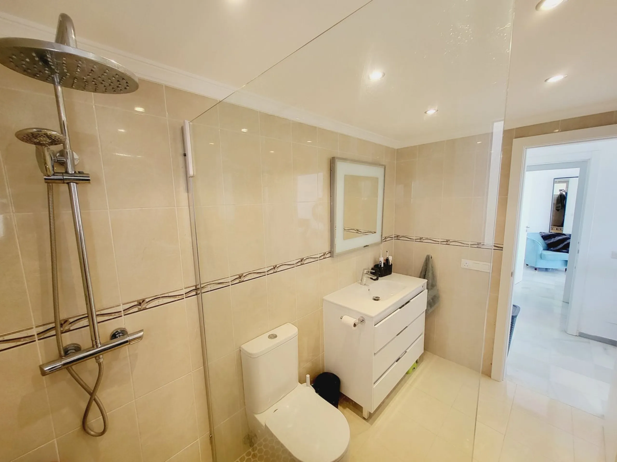 SUPERB VILLA SITUATED IN LOWER RIVIERA THAT ENJOYS THE MOST SPECTACULAR SEA VIEWS!