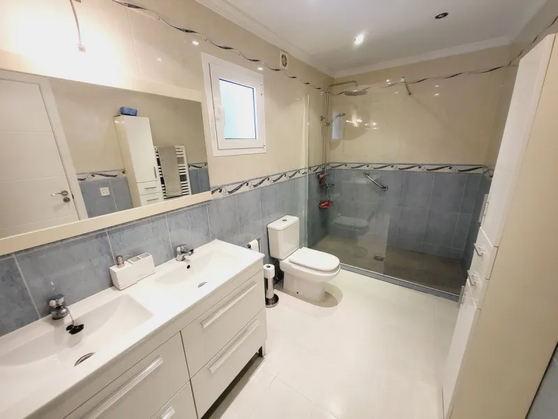 SUPERB VILLA SITUATED IN LOWER RIVIERA THAT ENJOYS THE MOST SPECTACULAR SEA VIEWS!