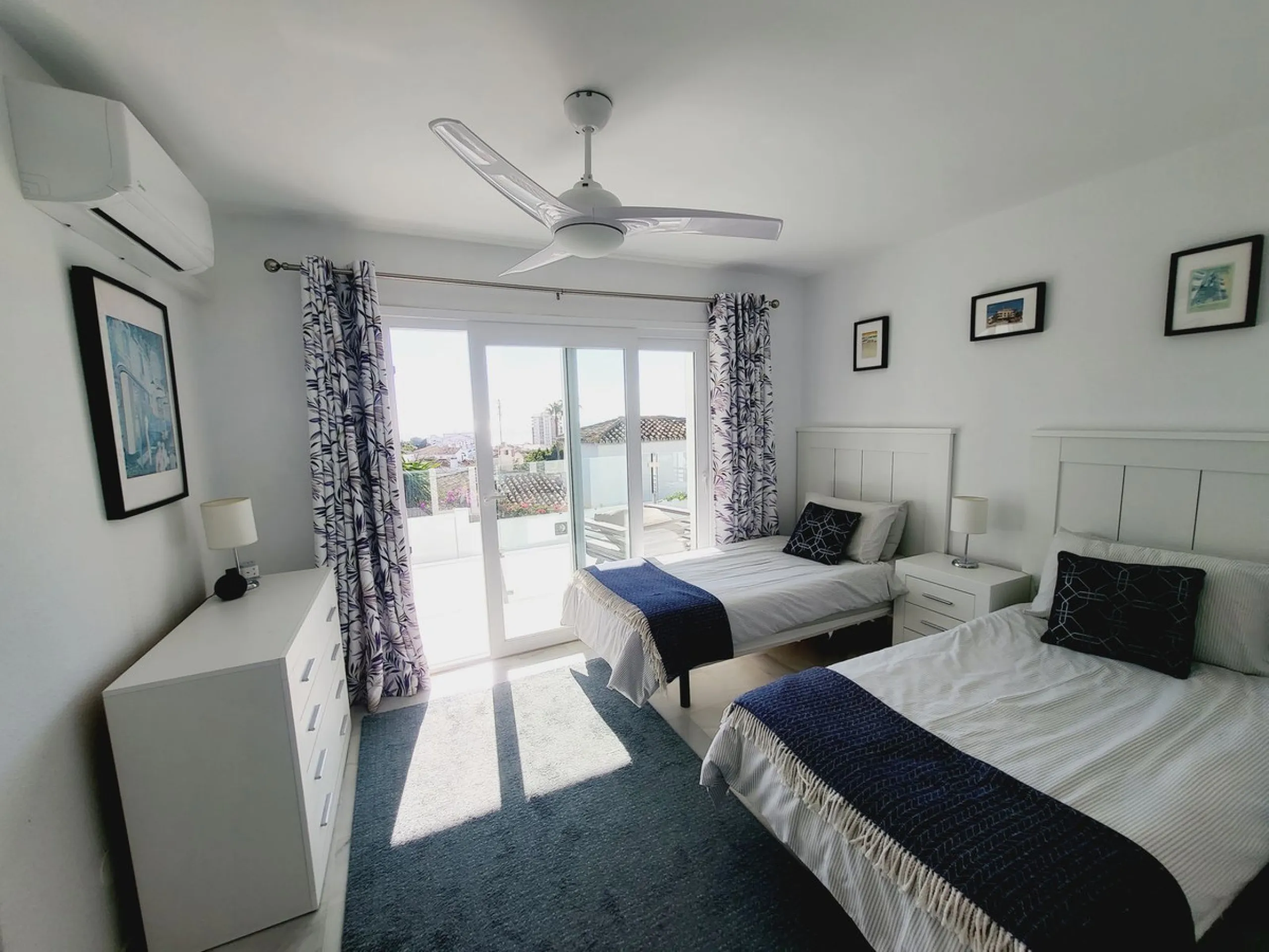 SUPERB VILLA SITUATED IN LOWER RIVIERA THAT ENJOYS THE MOST SPECTACULAR SEA VIEWS!