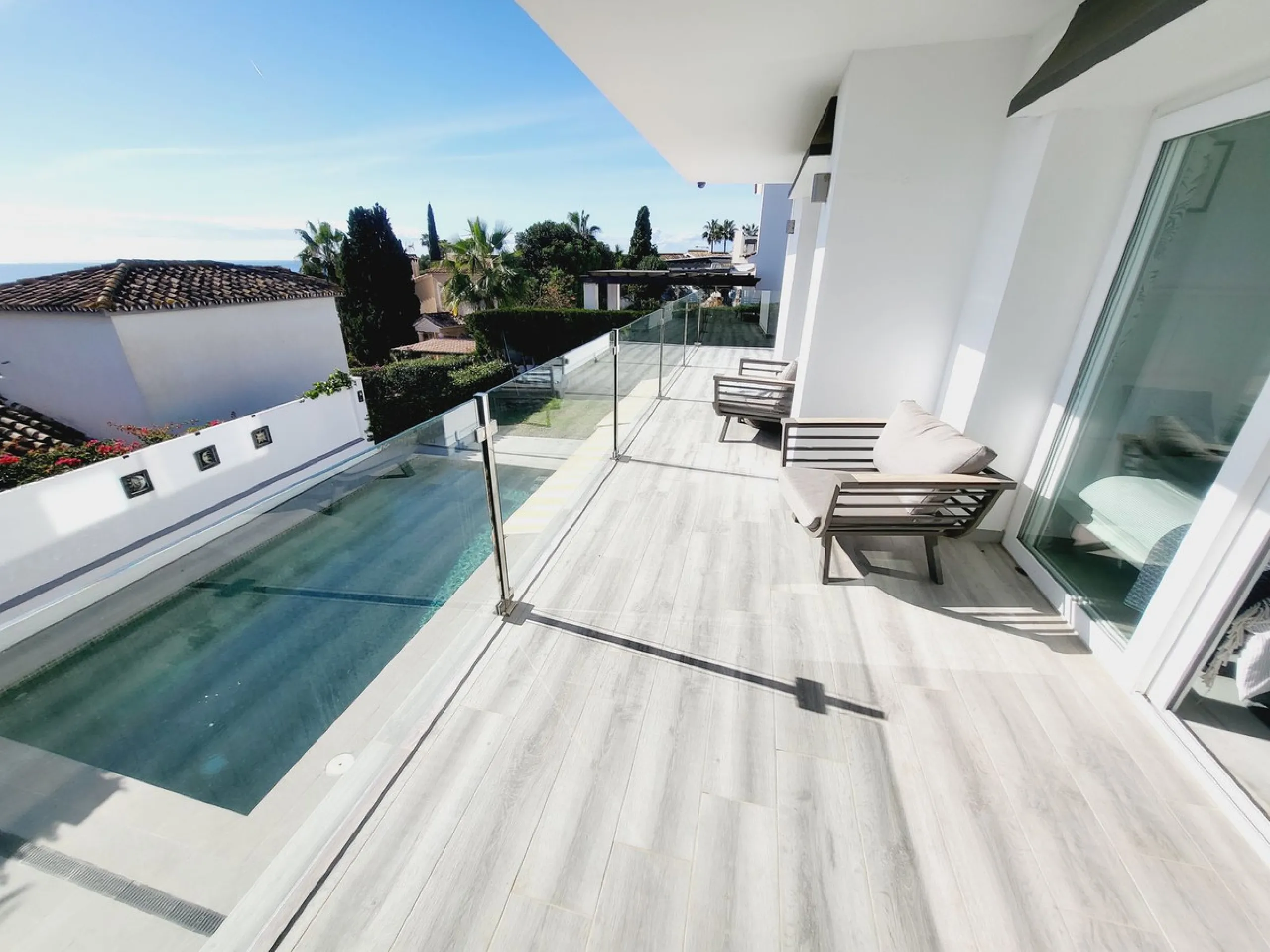 SUPERB VILLA SITUATED IN LOWER RIVIERA THAT ENJOYS THE MOST SPECTACULAR SEA VIEWS!