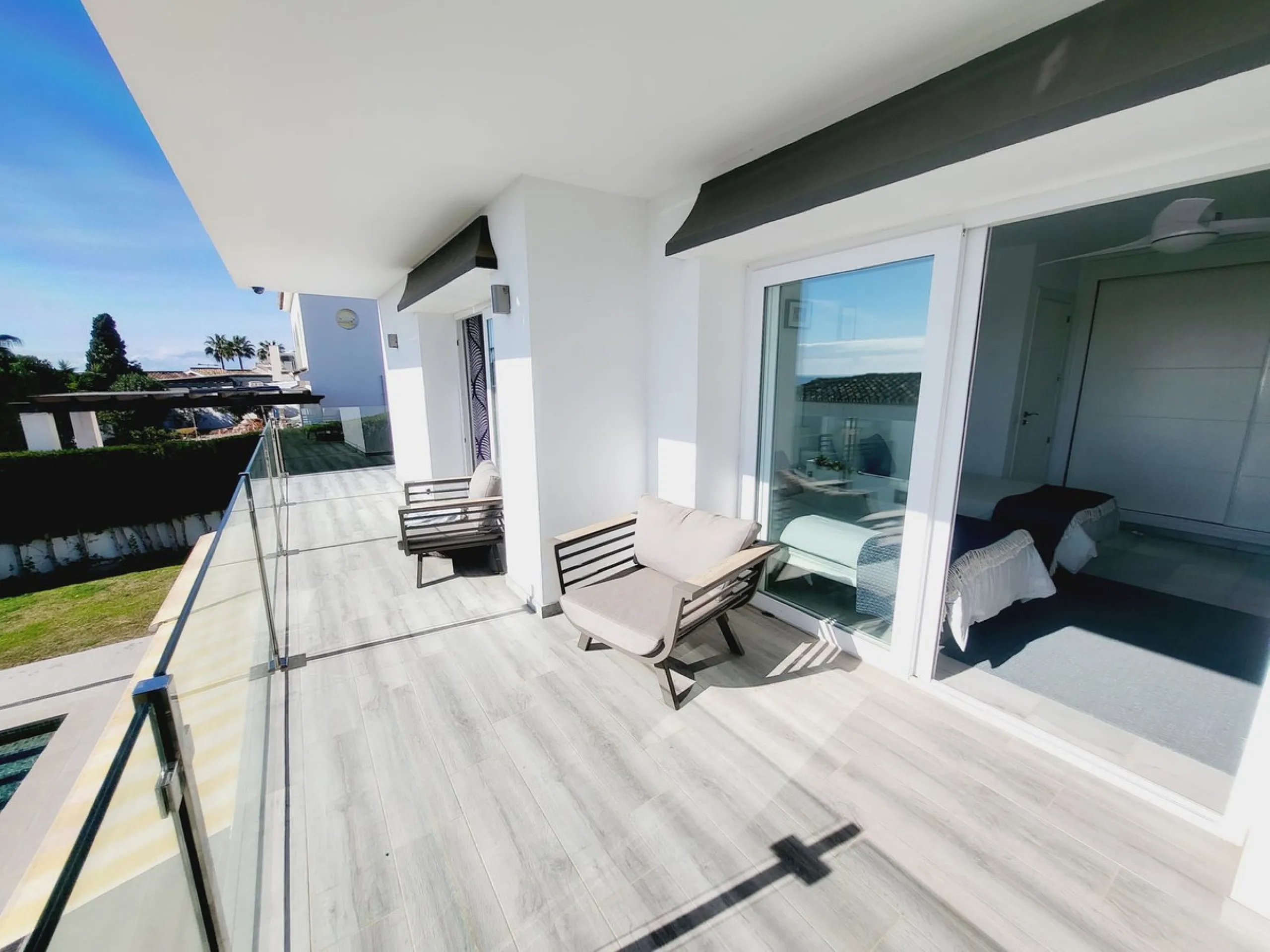 SUPERB VILLA SITUATED IN LOWER RIVIERA THAT ENJOYS THE MOST SPECTACULAR SEA VIEWS!