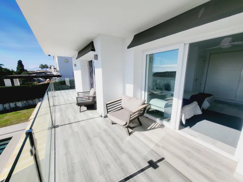 SUPERB VILLA SITUATED IN LOWER RIVIERA THAT ENJOYS THE MOST SPECTACULAR SEA VIEWS!