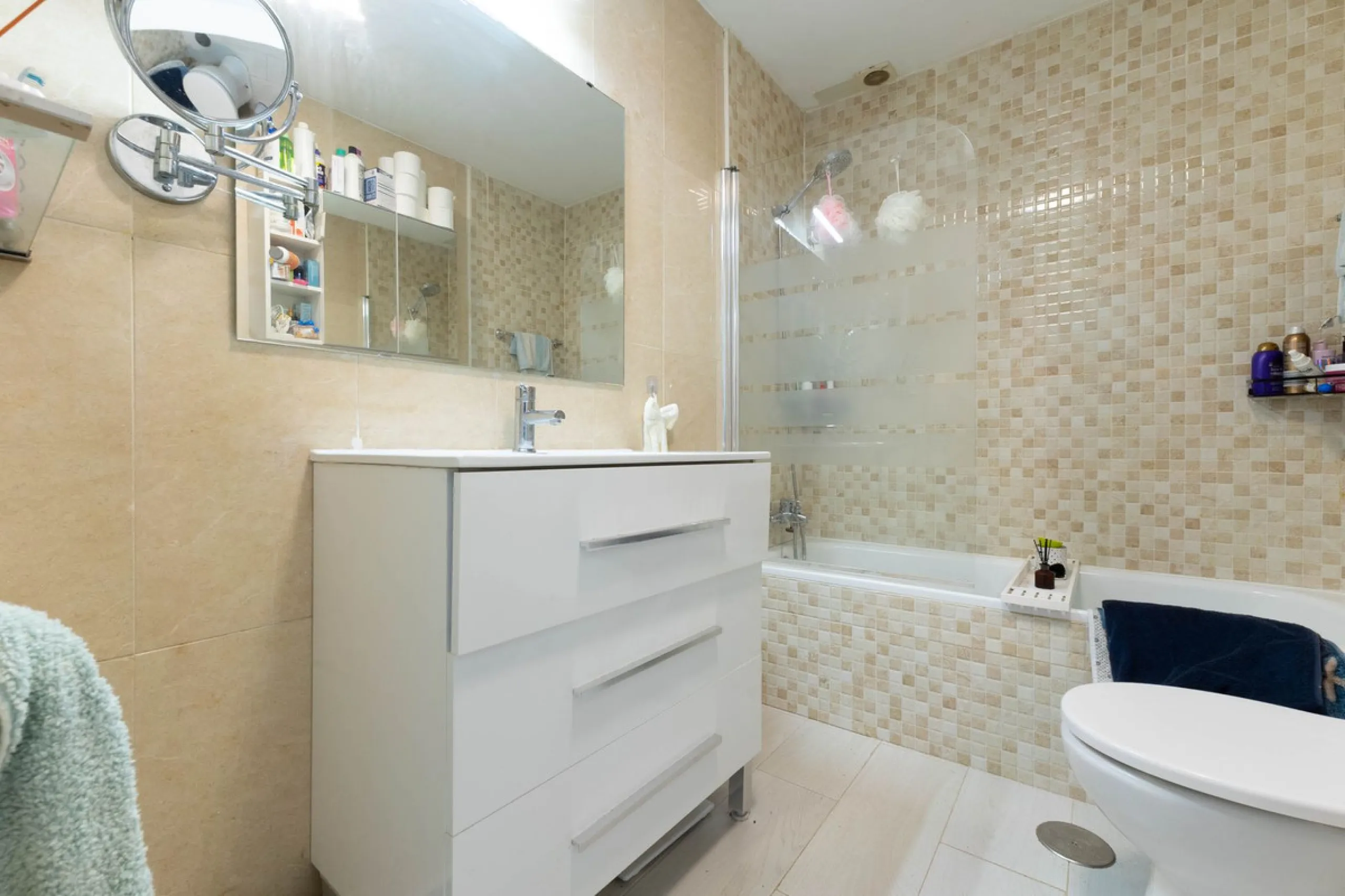 Wake up every day to natural light, open views and the peaceful surroundings of Mijas.