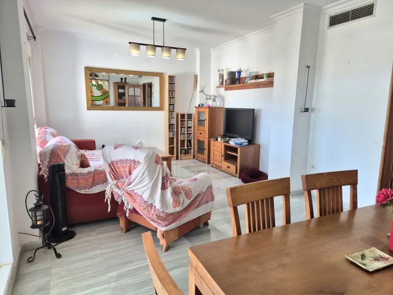 Reduced! Fantastic opportunity to purchase this 3 bed, 2 bath corner apartment in las brisas, Alhaurín Golf, Alhaurín el Grande.