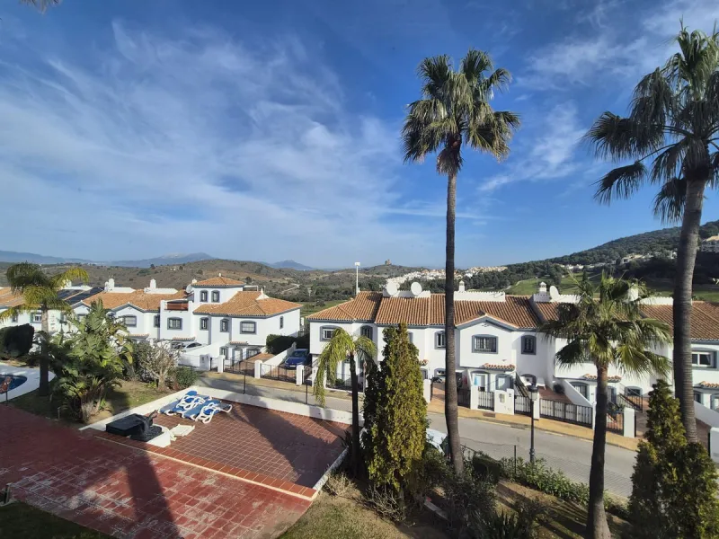 Reduced! Fantastic opportunity to purchase this 3 bed, 2 bath corner apartment in las brisas, Alhaurín Golf, Alhaurín el Grande.