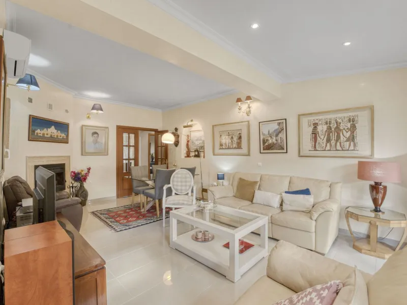 Diese beeindruckende Villa mit Aussicht – der ideale Rückzugsort für Ihre Familie