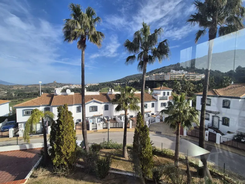 Reduced! Fantastic opportunity to purchase this 3 bed, 2 bath corner apartment in las brisas, Alhaurín Golf, Alhaurín el Grande.