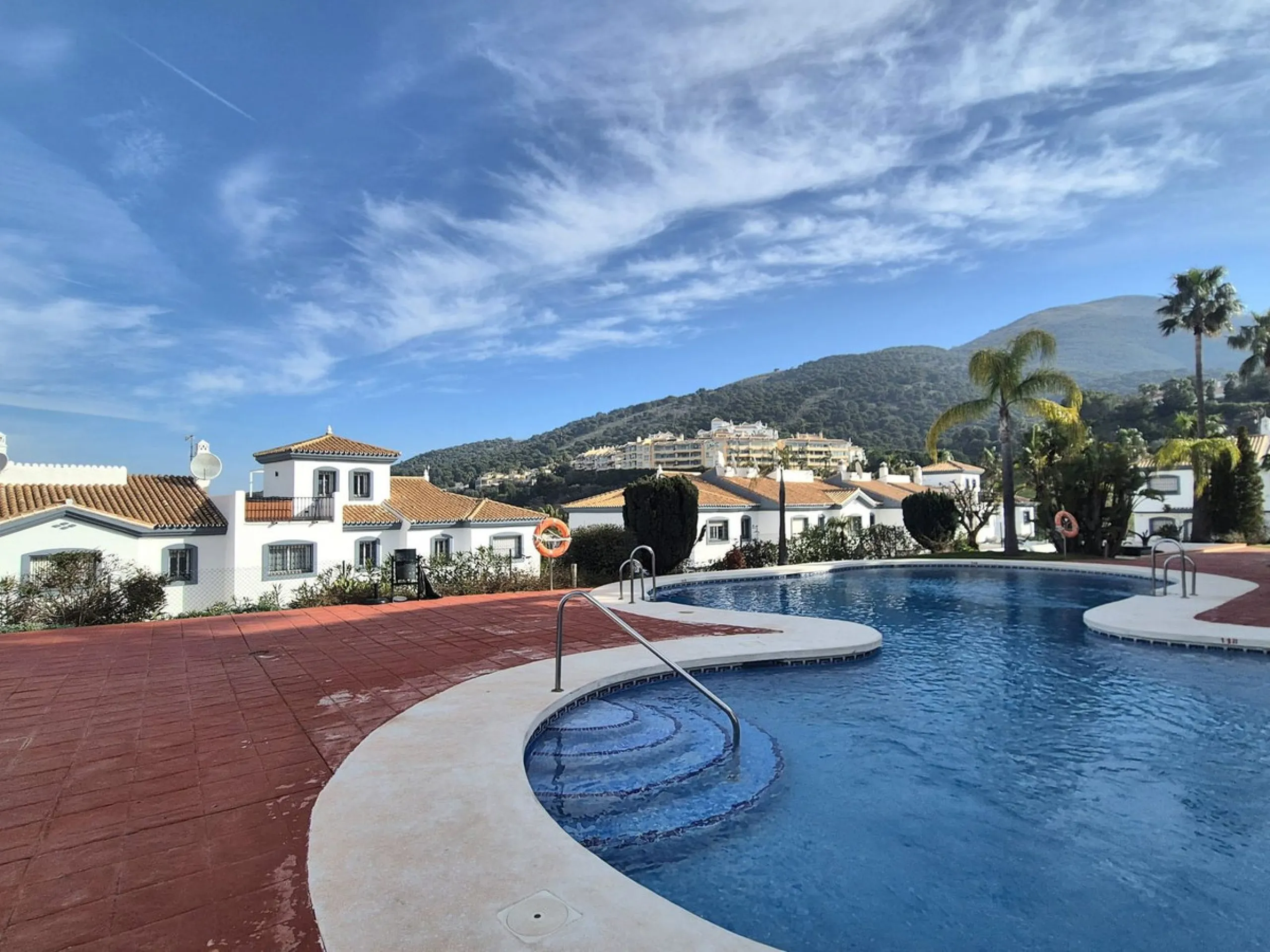 Reduced! Fantastic opportunity to purchase this 3 bed, 2 bath corner apartment in las brisas, Alhaurín Golf, Alhaurín el Grande.