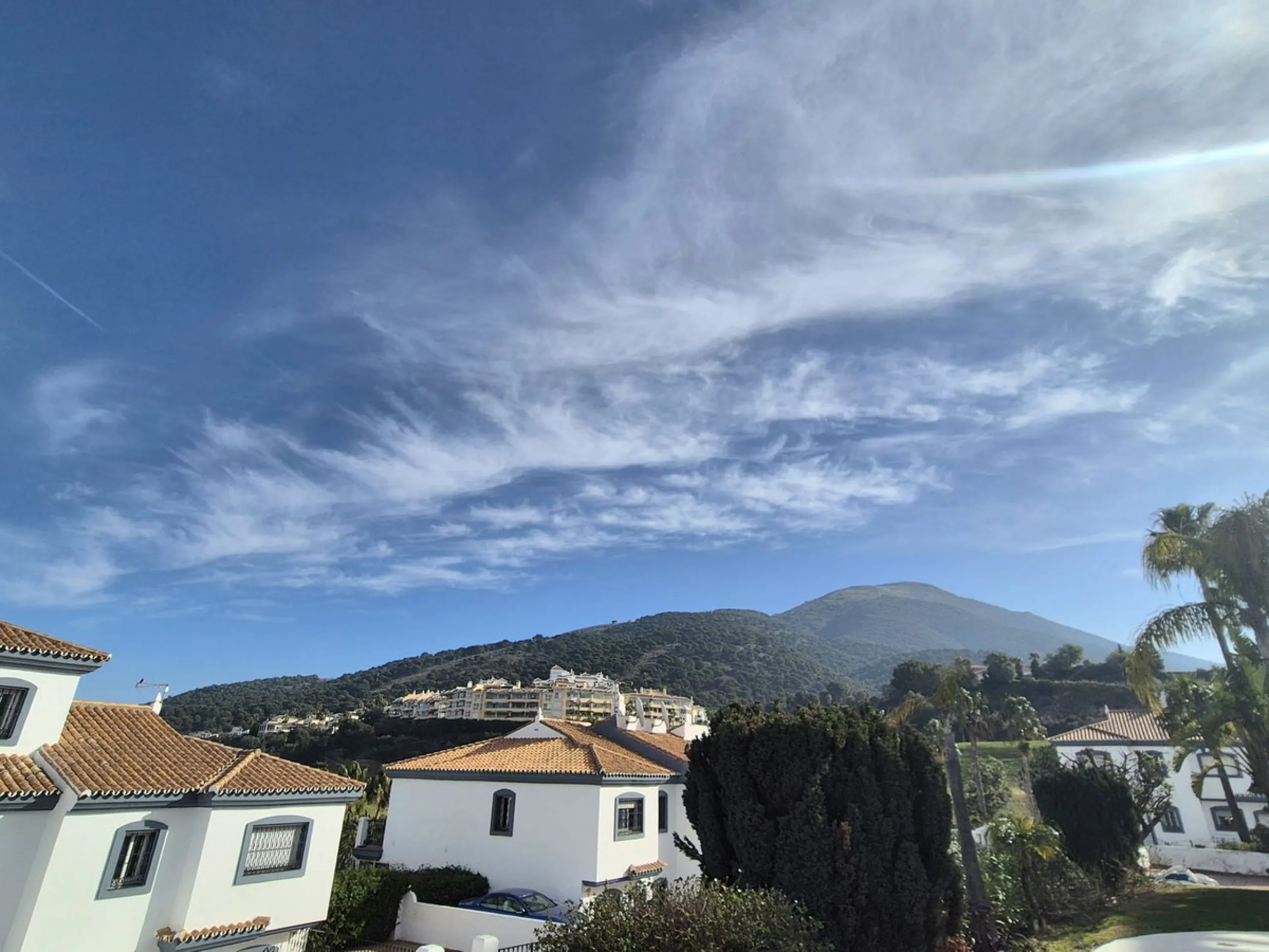 Reduced! Fantastic opportunity to purchase this 3 bed, 2 bath corner apartment in las brisas, Alhaurín Golf, Alhaurín el Grande.