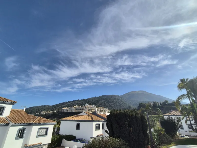 Reduced! Fantastic opportunity to purchase this 3 bed, 2 bath corner apartment in las brisas, Alhaurín Golf, Alhaurín el Grande.