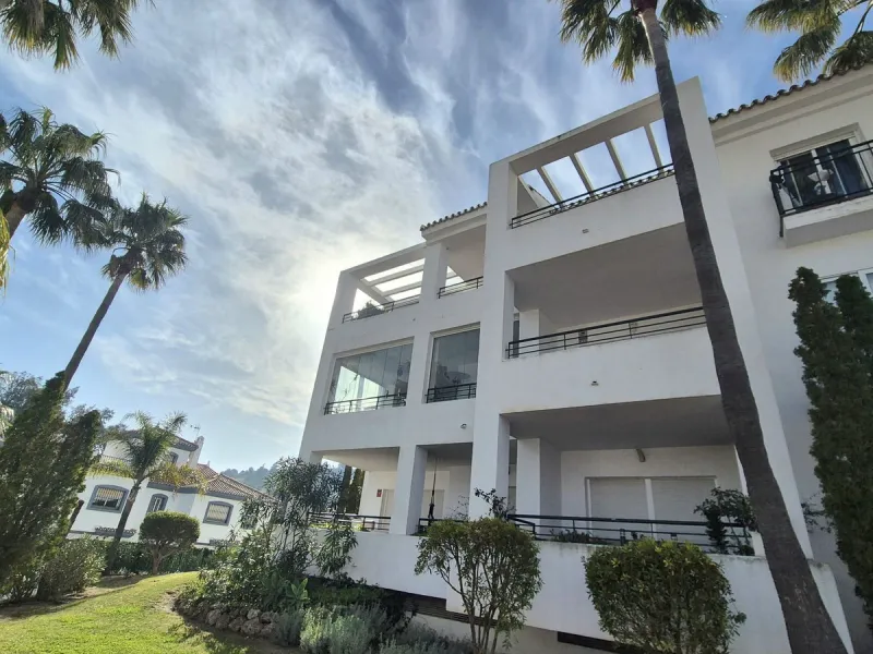 Reduced! Fantastic opportunity to purchase this 3 bed, 2 bath corner apartment in las brisas, Alhaurín Golf, Alhaurín el Grande.