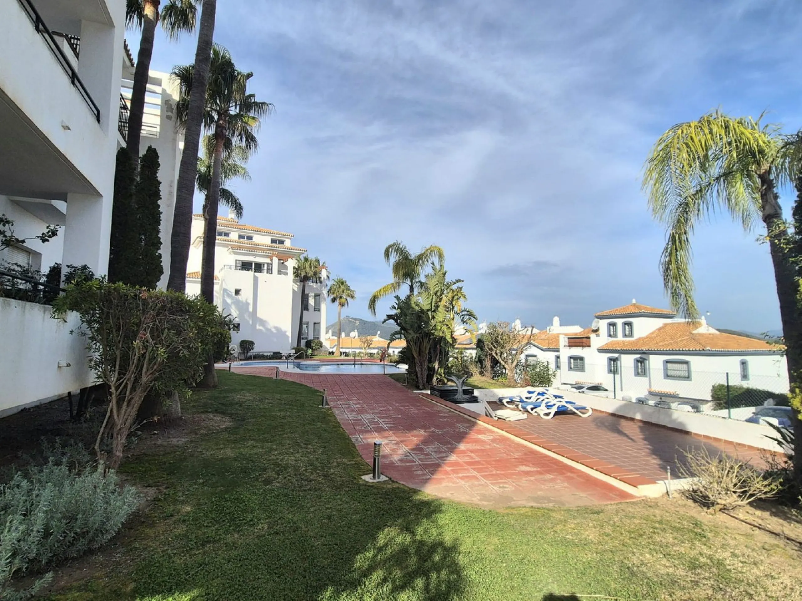 Reduced! Fantastic opportunity to purchase this 3 bed, 2 bath corner apartment in las brisas, Alhaurín Golf, Alhaurín el Grande.