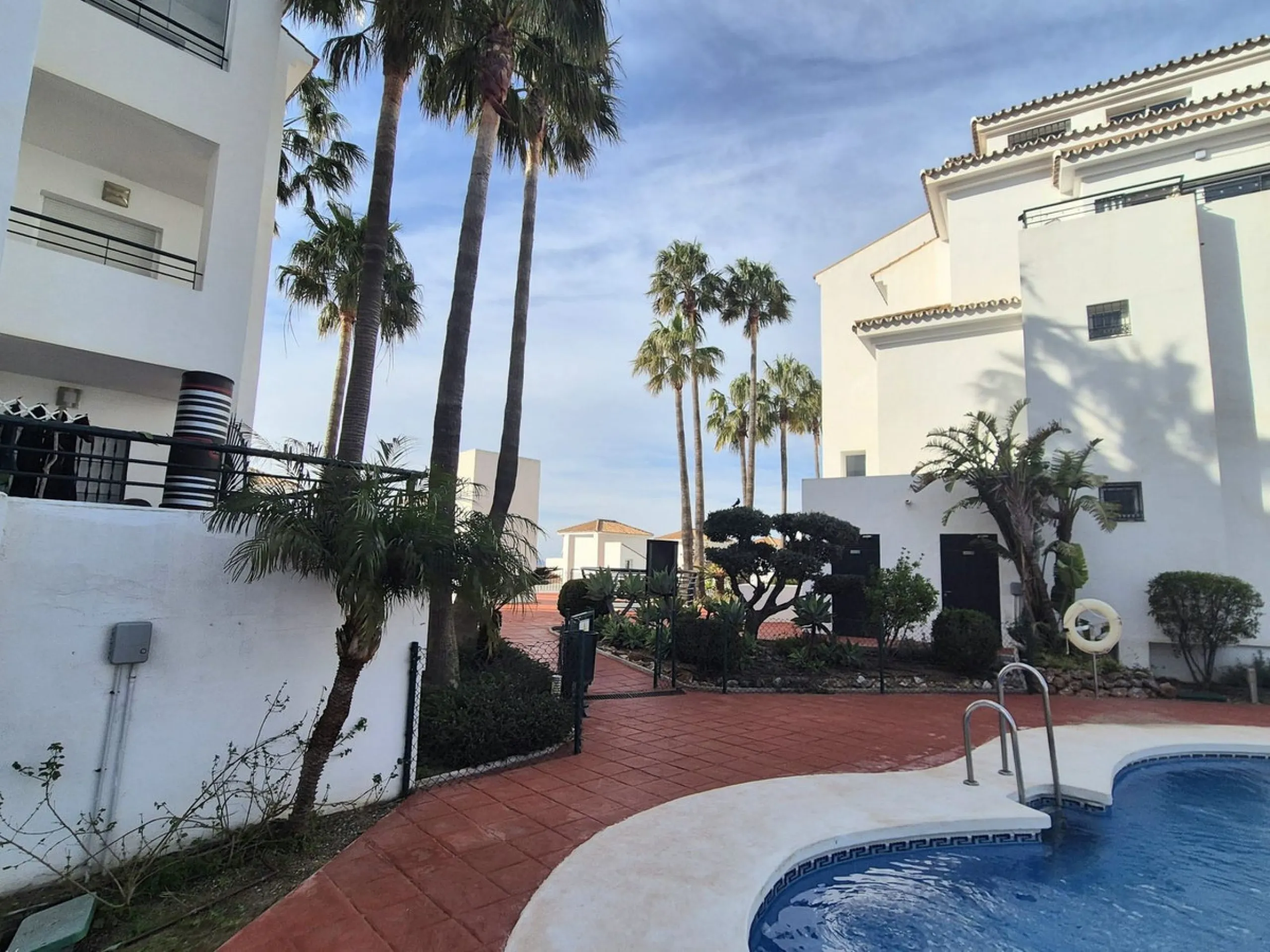 Reduced! Fantastic opportunity to purchase this 3 bed, 2 bath corner apartment in las brisas, Alhaurín Golf, Alhaurín el Grande.